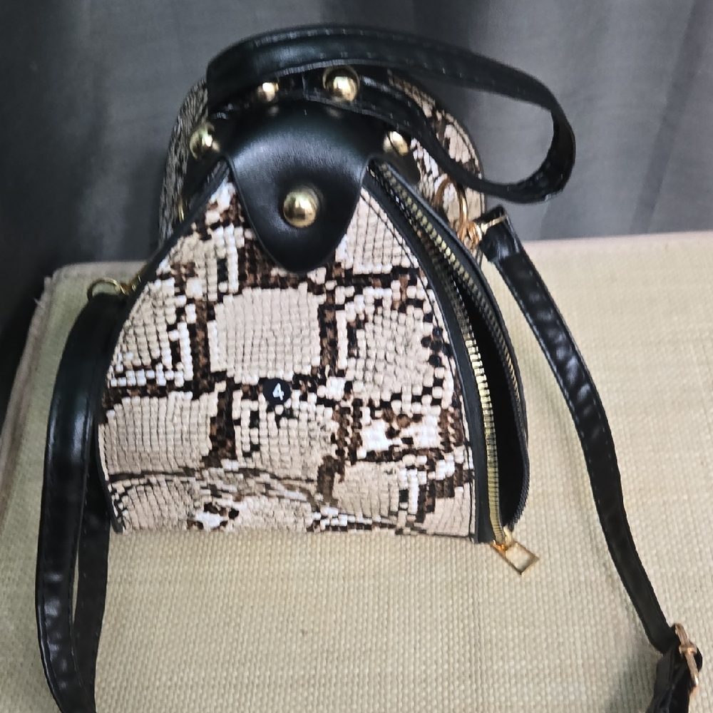 NWOT Stylish Black and Tan Women's Bag